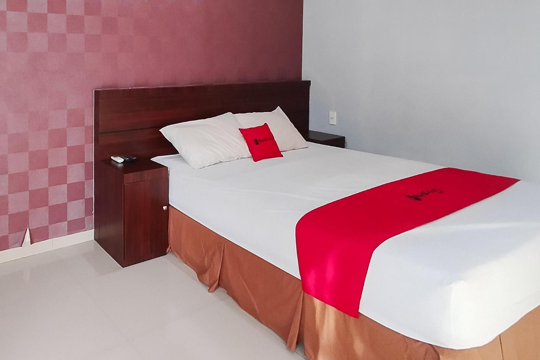 מלון Sunggal Reddoorz Syariah Near Lotte Grosir Medan מראה חיצוני תמונה